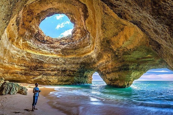 Private tour to Discover the Algarve coastline from Lisbon 3 days, all included