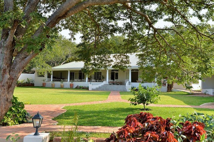 5 Days / 4 Nights Batonka Guest Lodge Package