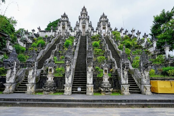 6 Days Package Tour Visit Various very Beautiful Tourist In Bali